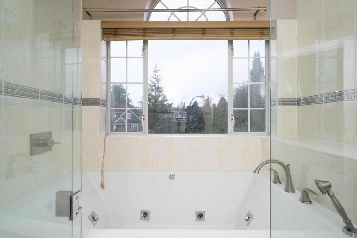 Spacious 4Br W Ensuites Mins To Downtown Yvr Ubc バンクーバー エクステリア 写真