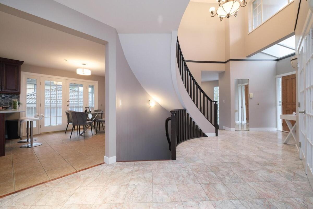 Spacious 4Br W Ensuites Mins To Downtown Yvr Ubc バンクーバー エクステリア 写真