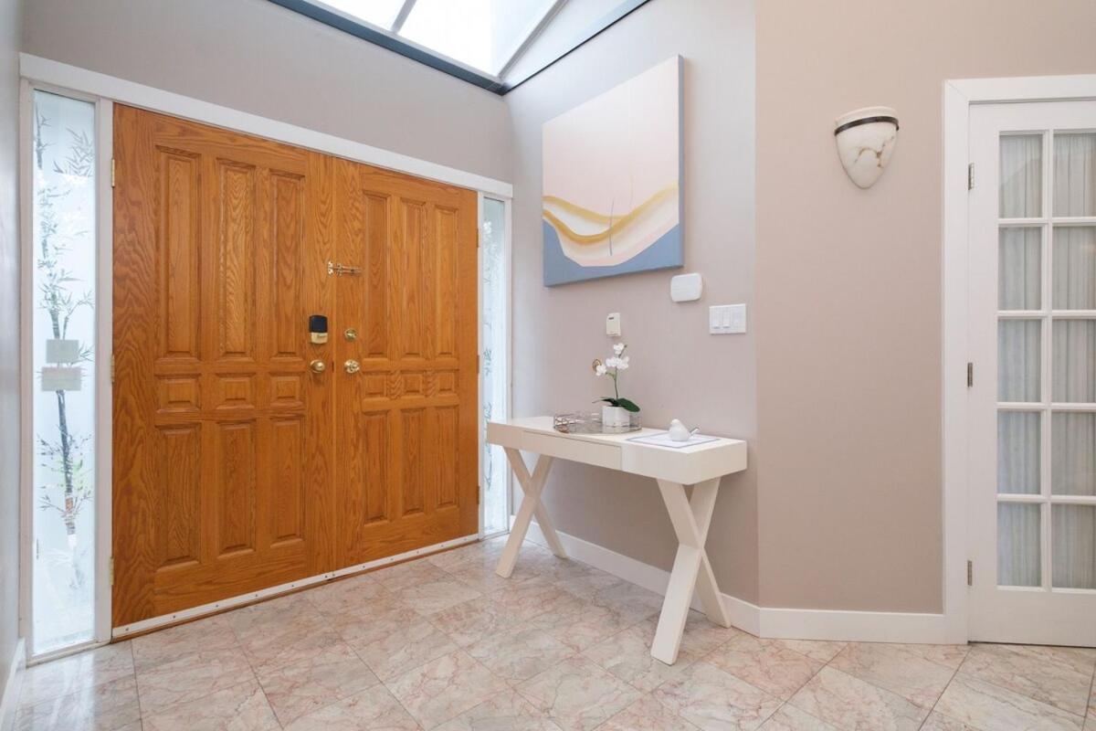 Spacious 4Br W Ensuites Mins To Downtown Yvr Ubc バンクーバー エクステリア 写真