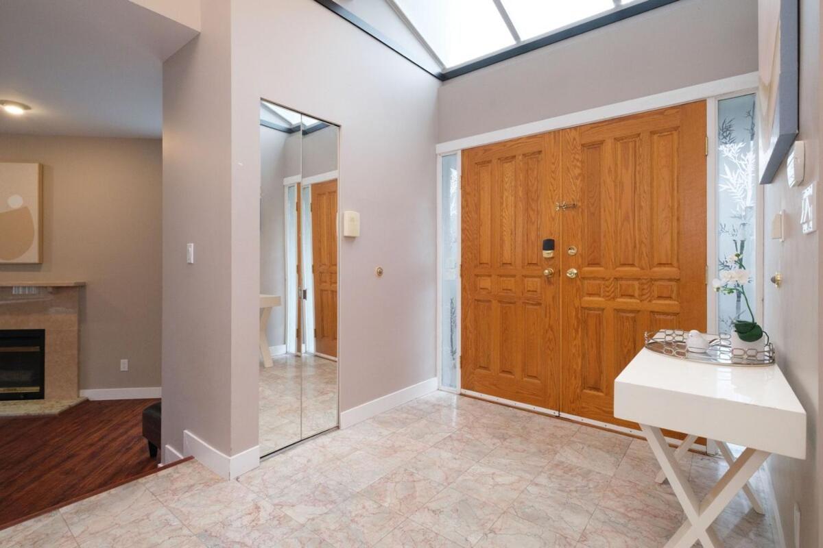 Spacious 4Br W Ensuites Mins To Downtown Yvr Ubc バンクーバー エクステリア 写真