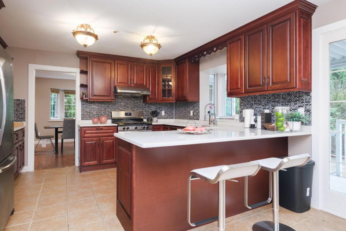 Spacious 4Br W Ensuites Mins To Downtown Yvr Ubc バンクーバー エクステリア 写真