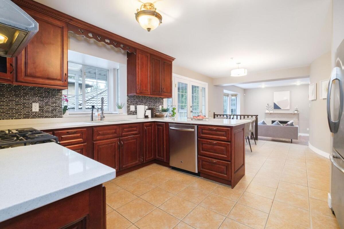 Spacious 4Br W Ensuites Mins To Downtown Yvr Ubc バンクーバー エクステリア 写真