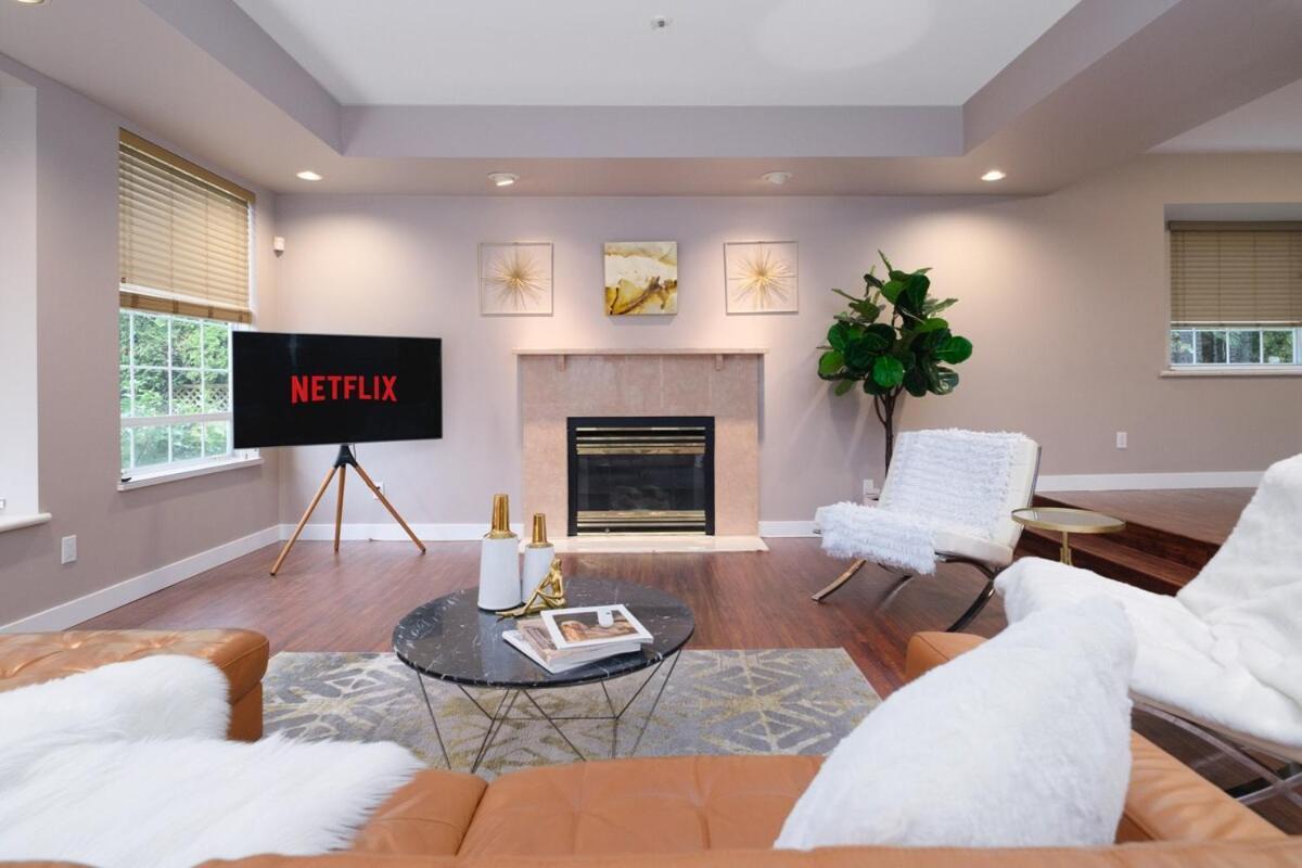 Spacious 4Br W Ensuites Mins To Downtown Yvr Ubc バンクーバー エクステリア 写真