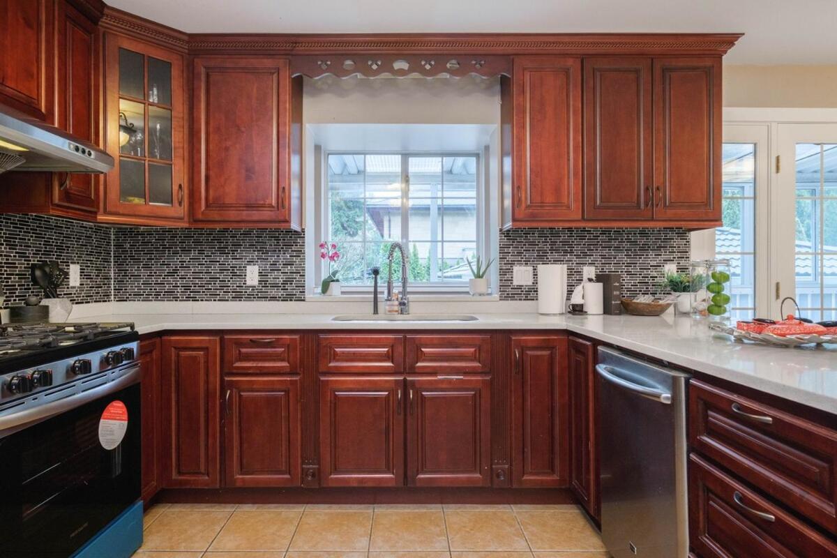 Spacious 4Br W Ensuites Mins To Downtown Yvr Ubc バンクーバー エクステリア 写真